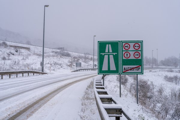 Zimski uvjeti na autocesti A1 kod čvora Otočac