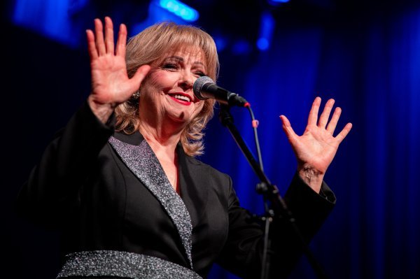 Jasni Zlokić veliko priznanje: Desetljeća glazbene čarolije, emocije i bezvremenskih hitova