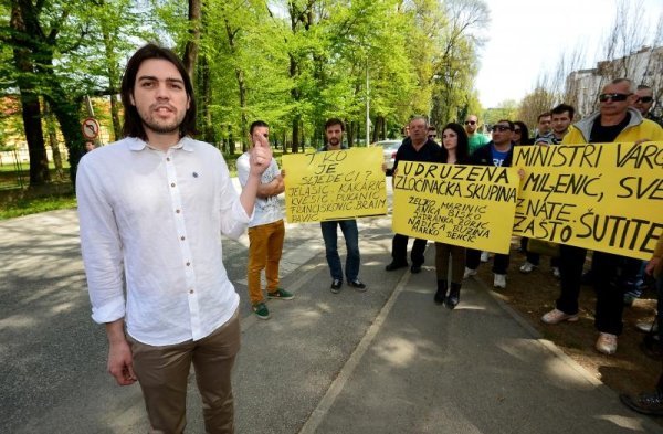 Zivi zid odrzao je prosvjed ispred bolnice Vrapce kako bi upozorili javnost na sve cesca politicka zatvaranja zdravih, sposobnih ljudi koji su se zamjerili nekom velikanu. Ivan Vilibor Sincic. Photo: Marko Prpic/PIXSELL