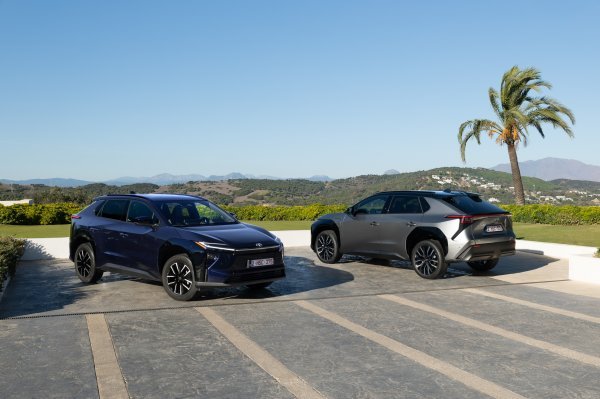 Toyota bZ4X AWD Precious Metal