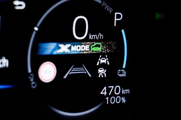 Toyota bZ4X AWD Precious Metal