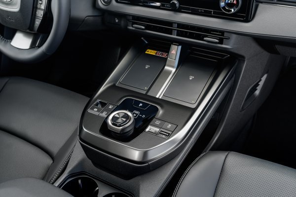 Toyota bZ4X AWD Precious Metal