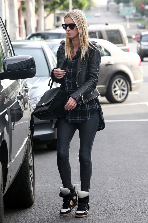 Nicky Hilton Rothschild u tenisicama Isabel Marant