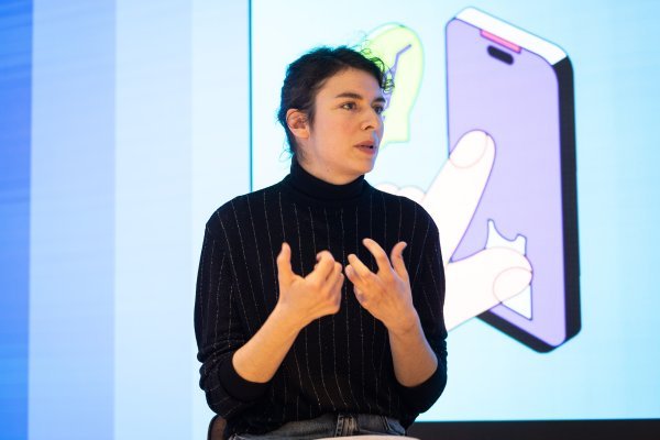 Lea Vene je podsjetila da nasljedivanje odjeće ima sličnu logiku kao i second hand te odjevni predmeti imaju svoju priču i povijest