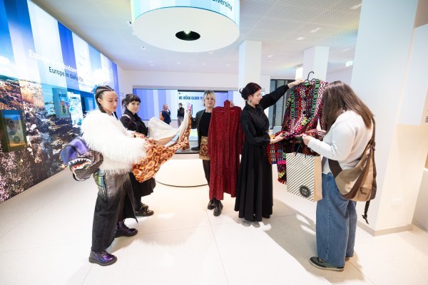 Nakon panela, okupljeni su razgledavali neke od primjera second hand odjeće