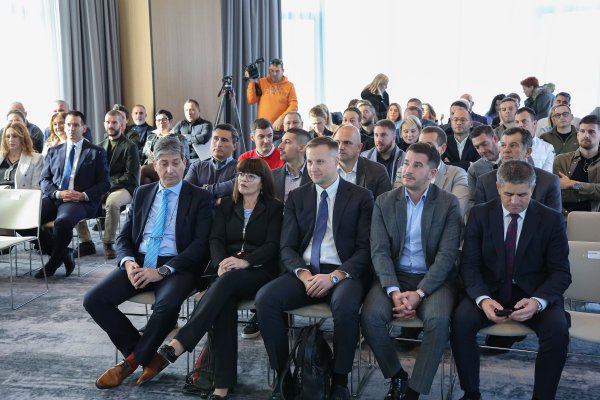 Konferencija 'Regija u pokretu: 80. obljetnica Luke Split'