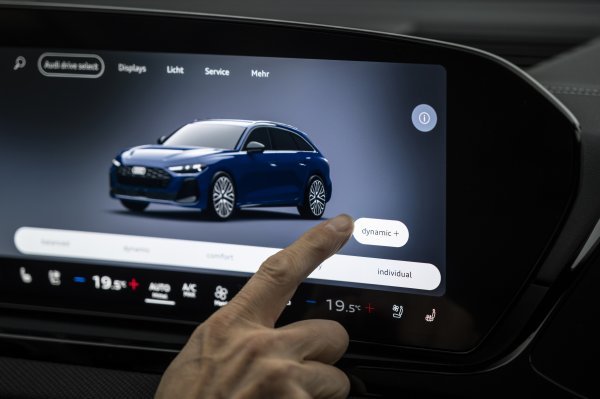 Novi Audijev način rada za odabir pogona ‘Dynamic Plus’: Za maksimalnu dinamiku vožnje, nudi upravljanje s naglaskom na stražnji kotač s kontroliranim zanošenjem – pružajući posebno intenzivno iskustvo vožnje