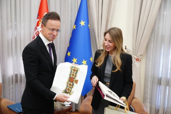 Peter Szijjarto i srpska ministrica Dubravka Đedović Handanović - bit će nafte...