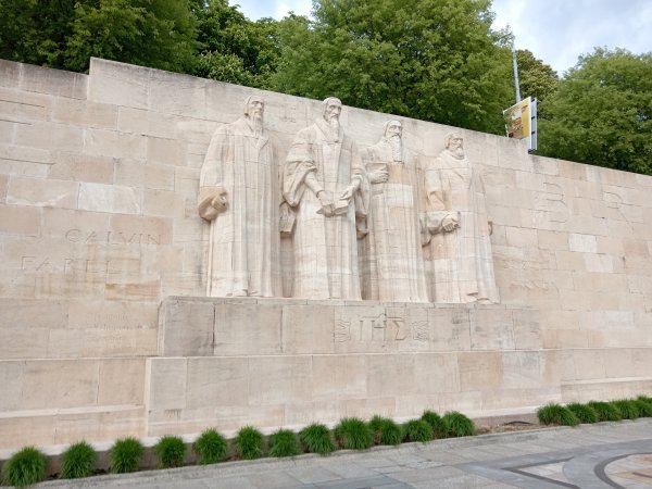 William Farel, John Calvin, Theodore Beza, and John Knox glavna su imena na Reformatorskom zidu u Ženevi