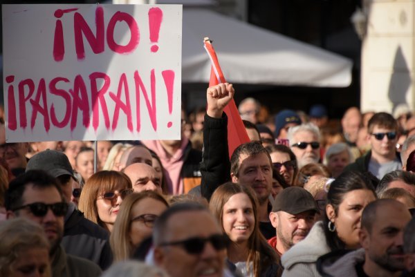Anti-fa marš u Puli