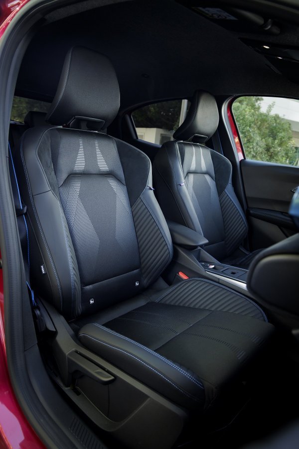 Renault Clio full hybrid E-tech esprit Alpine - Absolute Red crvena boja