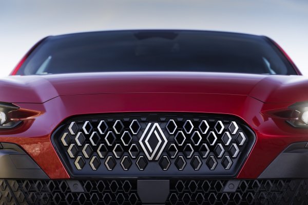 Renault Clio full hybrid E-tech techno - Absolute Red crvena boja