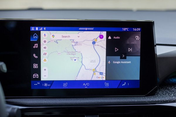 Renault Clio full hybrid E-tech techno - Absolute Red crvena boja