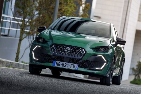 Renault Clio full hybrid E-tech techno - Absolute Green zelena boja