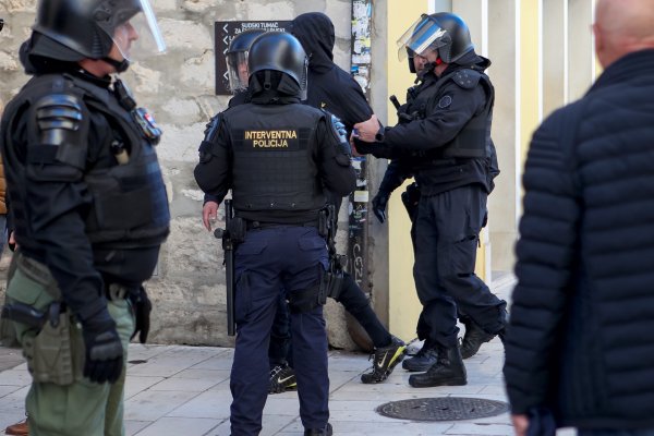 Dvoje privedenih zbog incidenta na maršu protiv fašizma u Zadru