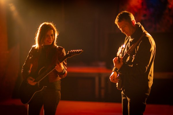 Fronta feat. Alen Vitasović - Ljubav i revolucija