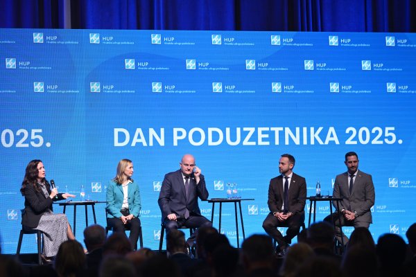 Irena Weber s ministrima Žigman, Šušnjarom, Piletićem, Glavinom