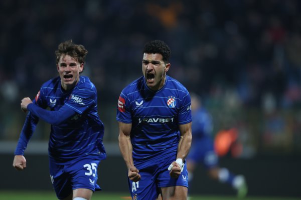 Bakrar i Soldo u ludoj utakmici odveli Dinamo na prvo mjesto. Pogledajte golove i isključenje Stojkovića