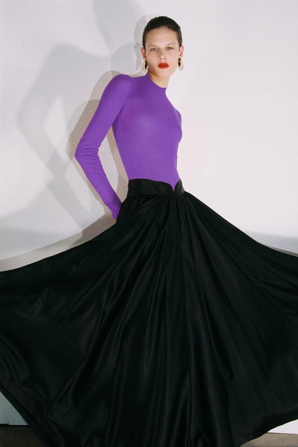 Ma kakvi baršun i škljokice, u Zaru je stigla najljepša suknja i odmah je postala hit