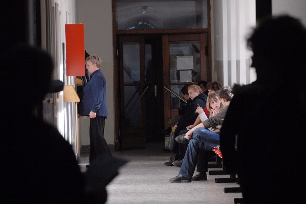 Dmovi zdravlja puni su oboljelih od gripe (ilustracija)