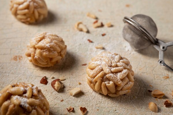 Keksi se peku u pećnici prethodno zagrijanoj na 160 °C, otprilike 15 do 18 minuta