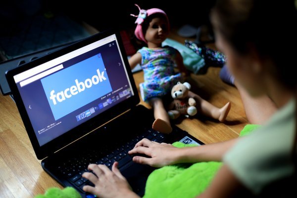 I odrasli se kod nas nekritički informiraju s društvenih mreža