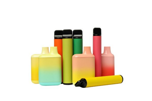 'Podjela se ne odnosi na znanost o proizvodima, već na filozofiju javnog zdravstva: kažnjavamo li ponašanje ili smanjujemo štetu?' upozorava Farsalinos