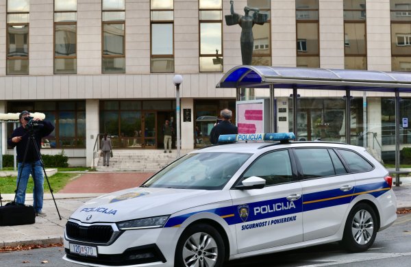 Splitski policajac se i dalje bori za život, nalazi se u induciranoj komi