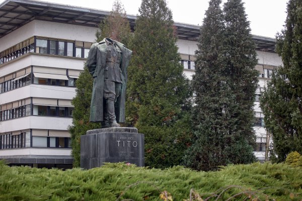 Odrezana glava na kipu Josipa Broza Tita u Velenju