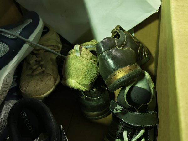 Lažiraju se i cipele...