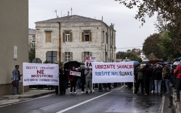 Jedan u nizu prosvjeda mještana Dugog Rata, poruka odaslana 2022.