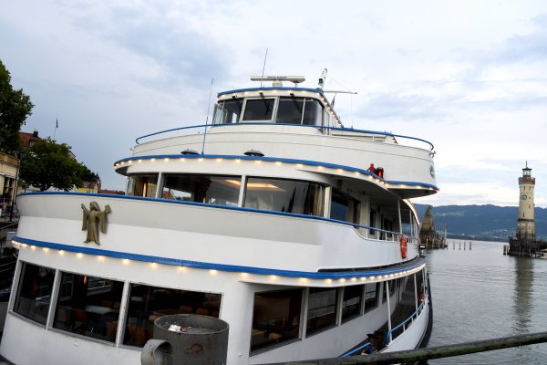 Putnički brod udario u most na jugu Njemačke, nema ozlijeđenih