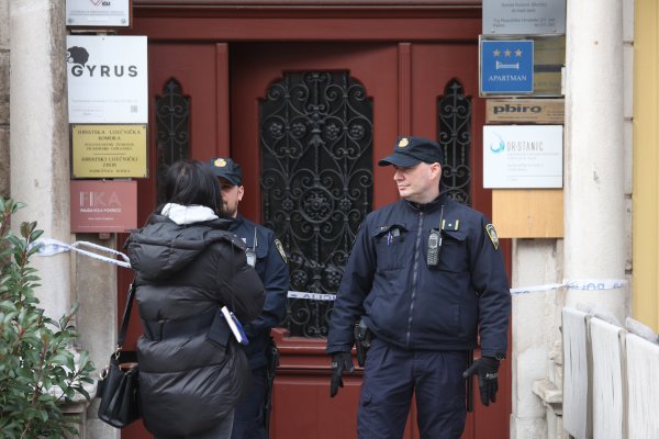 Rijeka: Žena umrla na stubištu, u stanu pronađen muškarac s ozljedama vrata