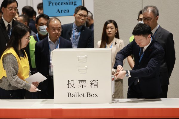 Očajna izlaznost na izbore u Hong Kongu, posljedice požara se još osjete