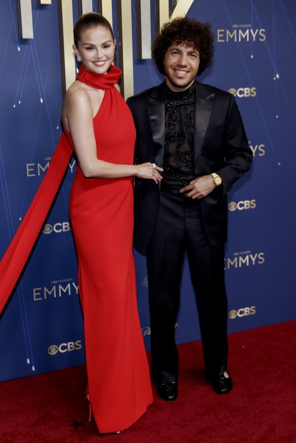 Svi pričaju o božićnom drvcu Selene Gomez, a tako ga je lako kopirati