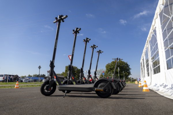 Maloljetnica pala s električnog romobila, teško je ozlijeđena