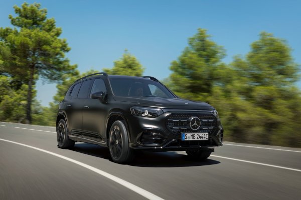Mercedes-Benz GLB (MANUFAKTUR - cosmos black magno boja)