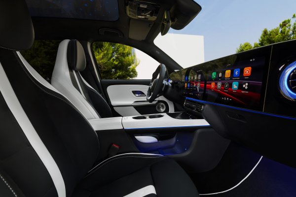 Mercedes-Benz GLB (MANUFAKTUR - cosmos black magno boja)