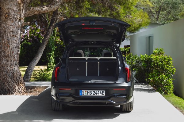 Mercedes-Benz GLB (MANUFAKTUR - cosmos black magno boja)