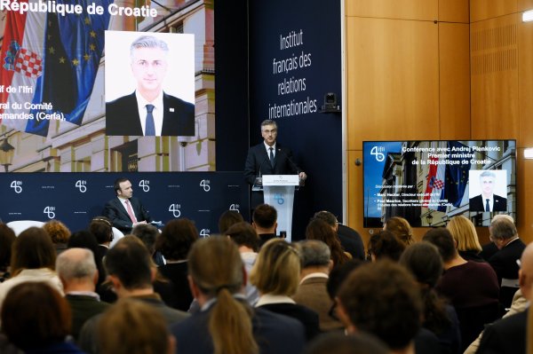 [VIDEO] Plenković održao predavanje na francuskom, pitali ga i o Thompsonu