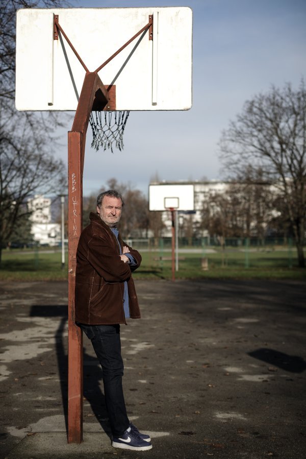 Pomalo sam pesimist. Kako drukčije? S druge strane imamo sve luđe diktatore i američkog klauna, a sa svoje rastuću, sve nerazumljiviju birokraciju