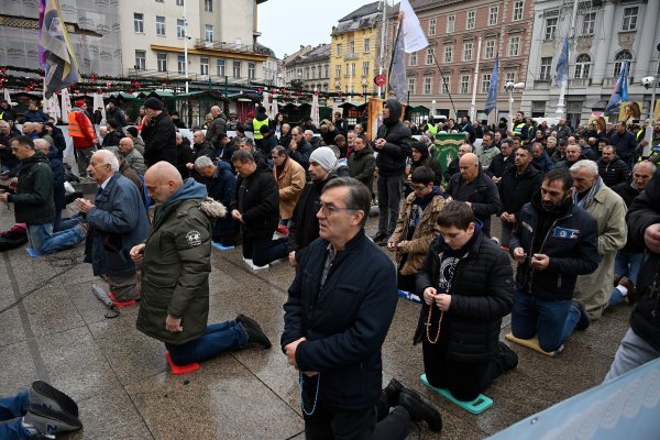 Peticiju protiv klečavaca potpisalo više od 40.000 ljudi: Sutra potpise predaju institucijama