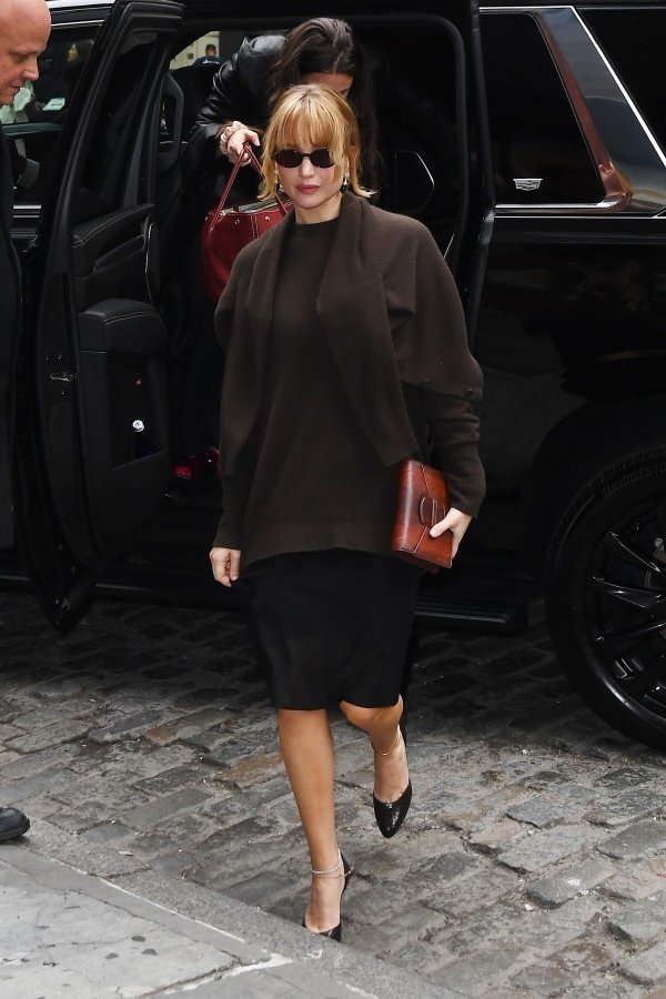 Zaboravite na crne modele: Smeđi puloveri ove zime uvjerljivo dominiraju