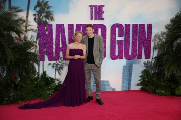 Pamela Anderson i Liam Neeson