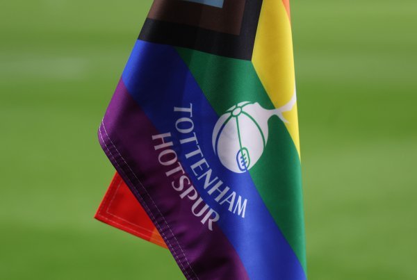 Tottenham morao pomaknuti LGBT zastavu zbog gostujućih navijača