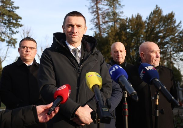 Penava se obrušio na oporbu: Skupljaju jalove političke poene