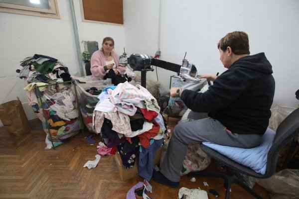 A zatim se neupotrebljivi tekstil reže i dobiva se materijal koji će se koristiti na druge načine