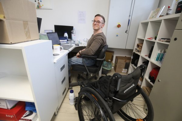 Dino Višnjić navodi da mu posao nije samo donio financijsku korist, već mu je i podigao samopouzdanje 