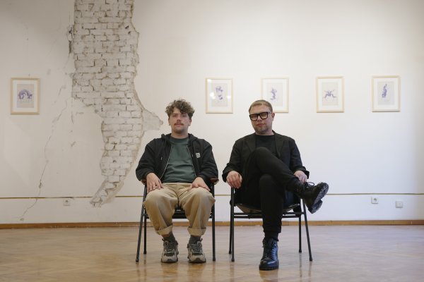 Vizualno, Oleg ima ono što ja zovem "nemoguću jednostavnost". Crta malo, a kaže puno. To je najteža disciplina