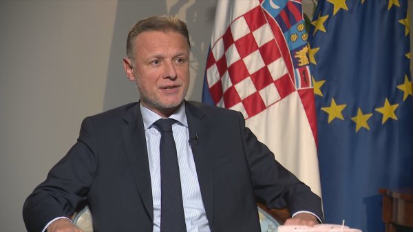 Jandrokovićeva novogodišnja čestitka: Vjera u sebe nužna je za nova postignuća